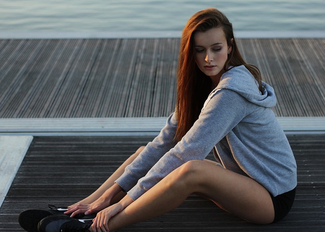 šedá mikina